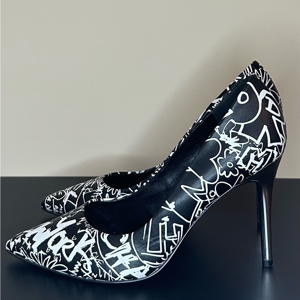 Limited Addition MICHEAL Michael Kors Claire Graffiti Leather Pump White